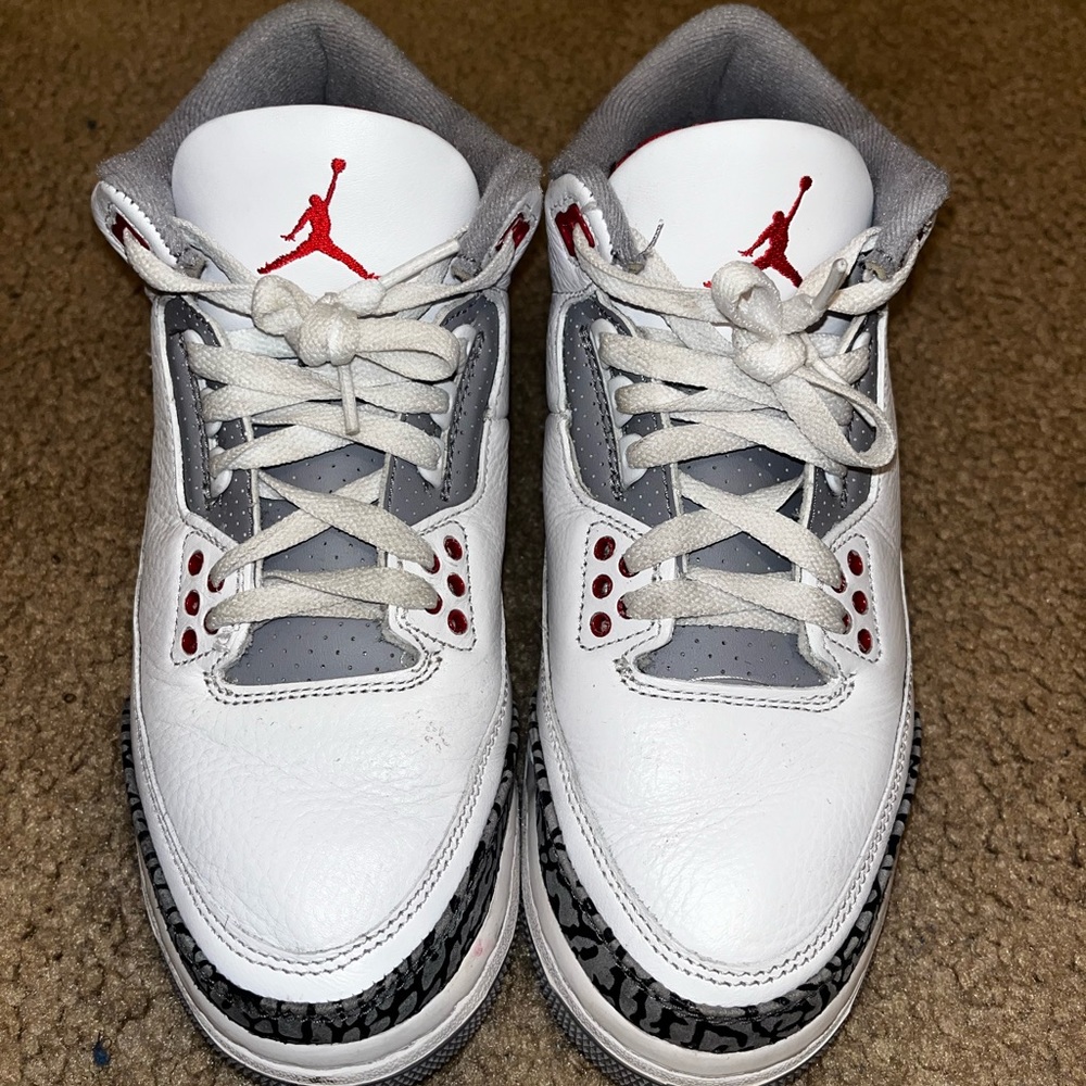 Authenic Jordon sneaker.size 6.5Y or 81/2 Women